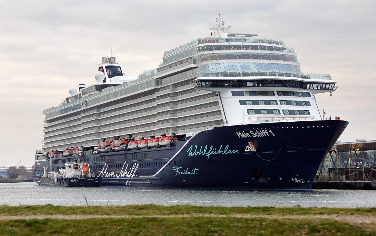 Das wird die Passagiere auf der „Mein Schiff 1“ nicht freuen: Tui Cruises zieht nach dem erneuten Corona-Ausbruch Konsequenzen.