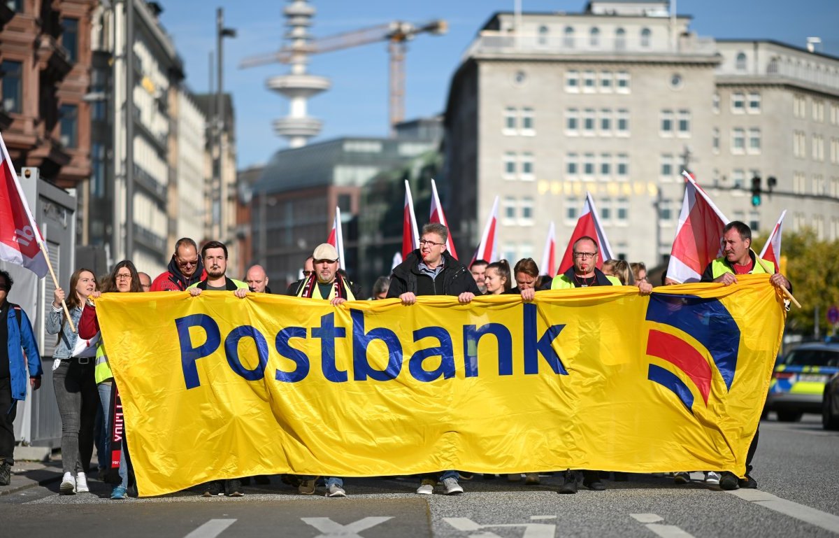 Postbank in Hamburg Streik Tarifverhandlungen Verdi Deutsche Post Filialen