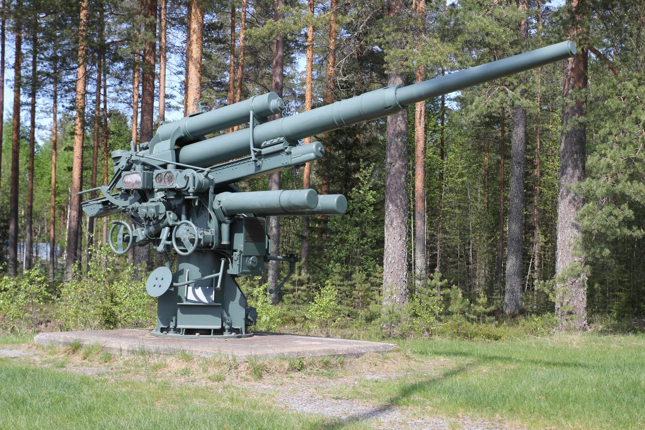 Rügen: Mit Geschützen dieser Art wurden Flak-Granaten im 2. Weltkrieg verschossen. 