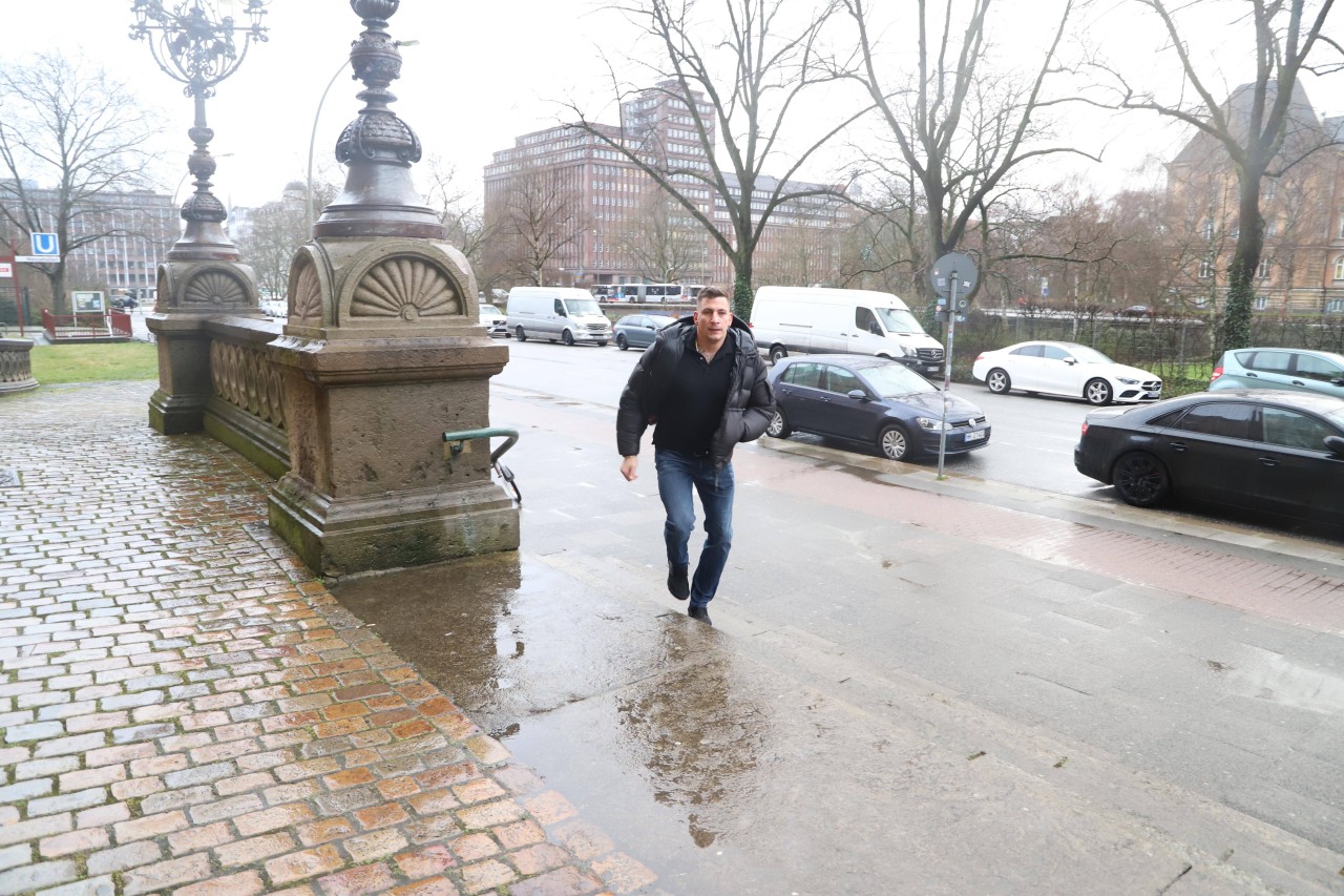 Gzuz, Rapper der 187 Strassenbande, muss sich aktuell vor dem Gericht in Hamburg verantworten. 