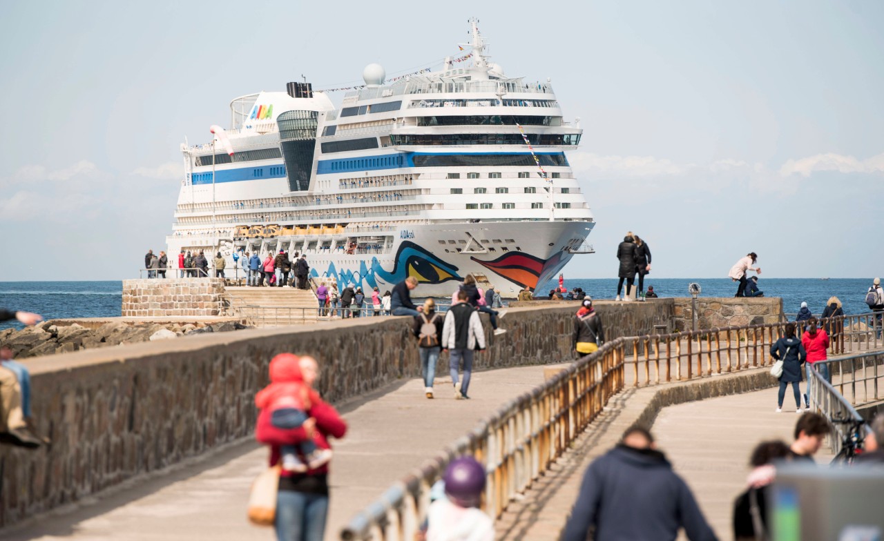 Die „Aida Sol“ in Warnemünde 