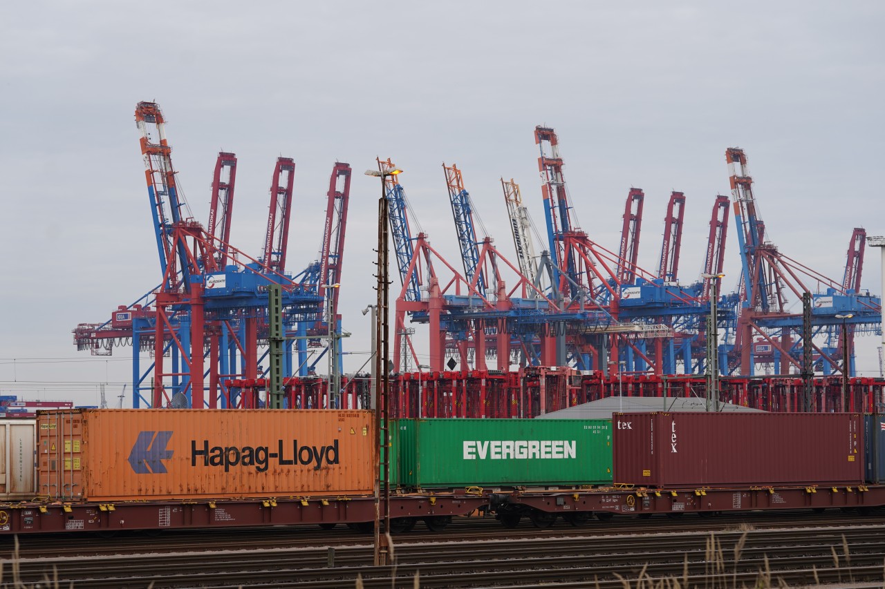 Auch im Hamburger Hafen will man zukünftig auf Landstrom setzen.