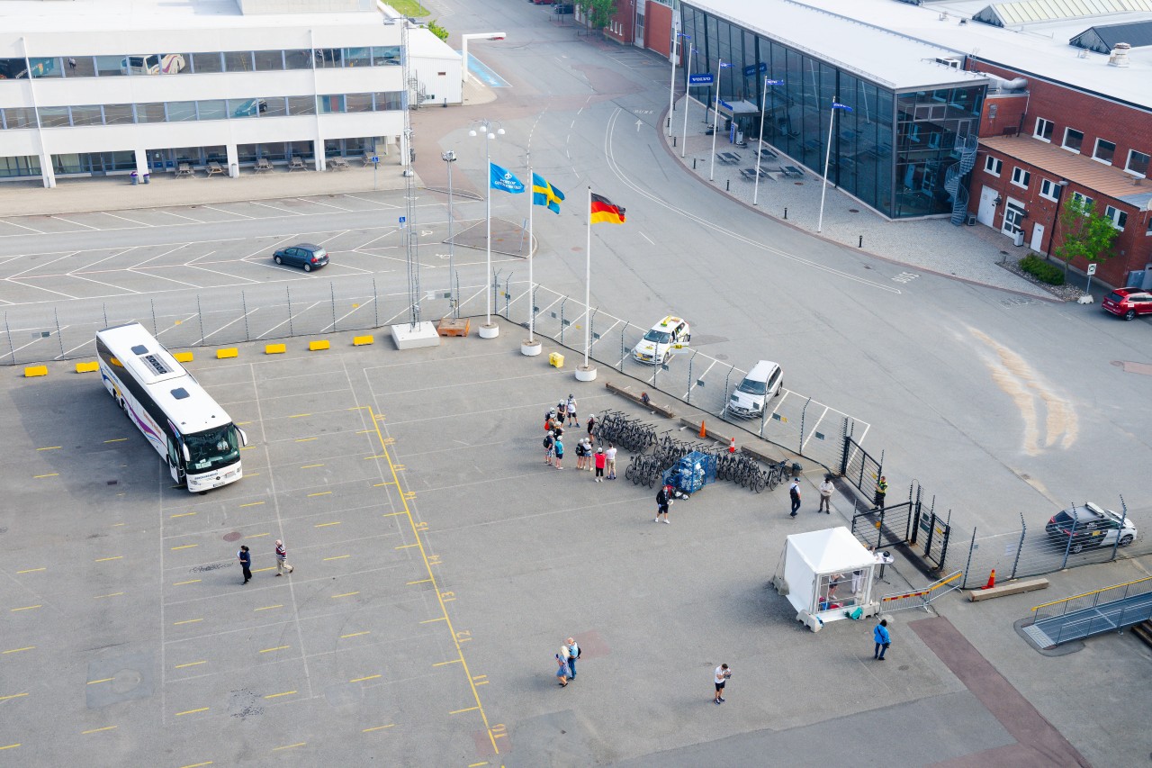 Gäste der „Aida Sol“ warten im Juni in Göteborg in Schweden auf ihre Abfahrt zu einem geführten Landausflug.