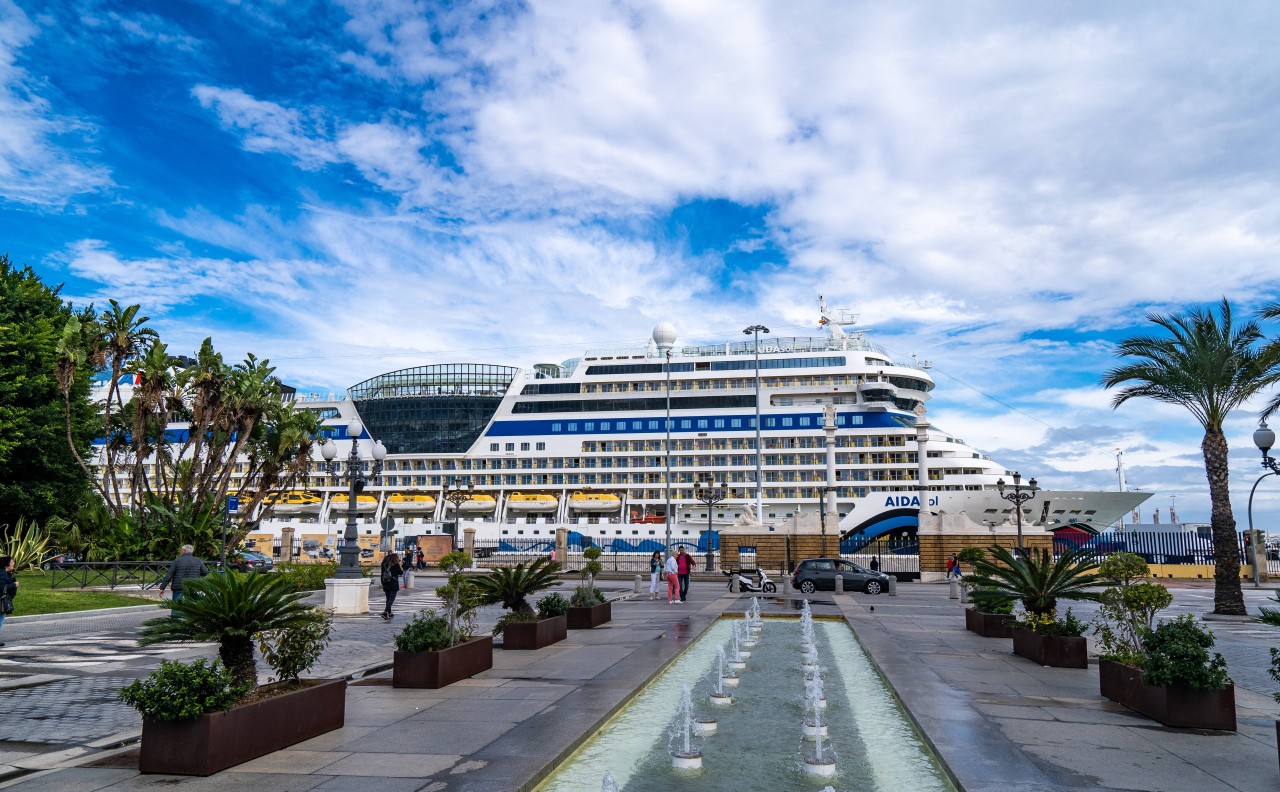 Die „Aida Sol“ im Hafen von Cadiz.