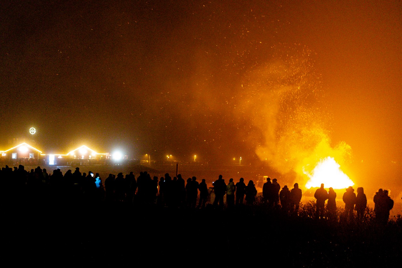 Laut Sölring Foriining darf das Biikebrennen auf Sylt nicht ausfallen. Es ist jährlich ein echtes Highlight im Sylter Kulturbereich.