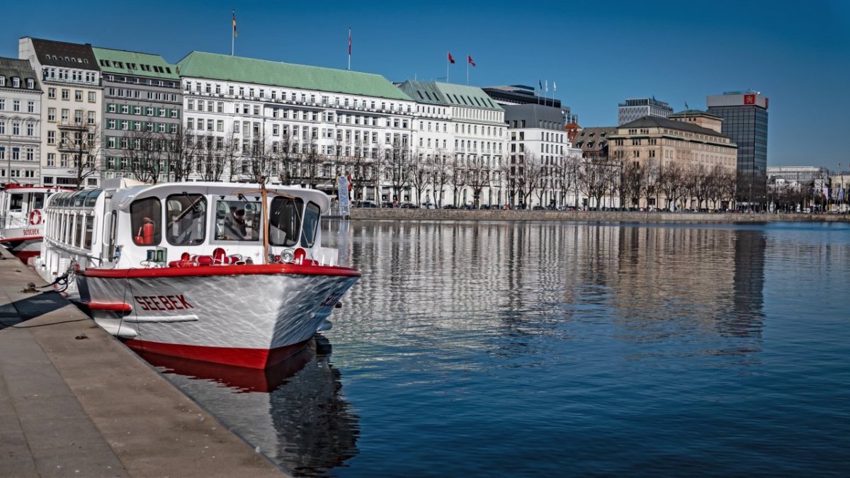 Binnenalster in Hamburg.jpg