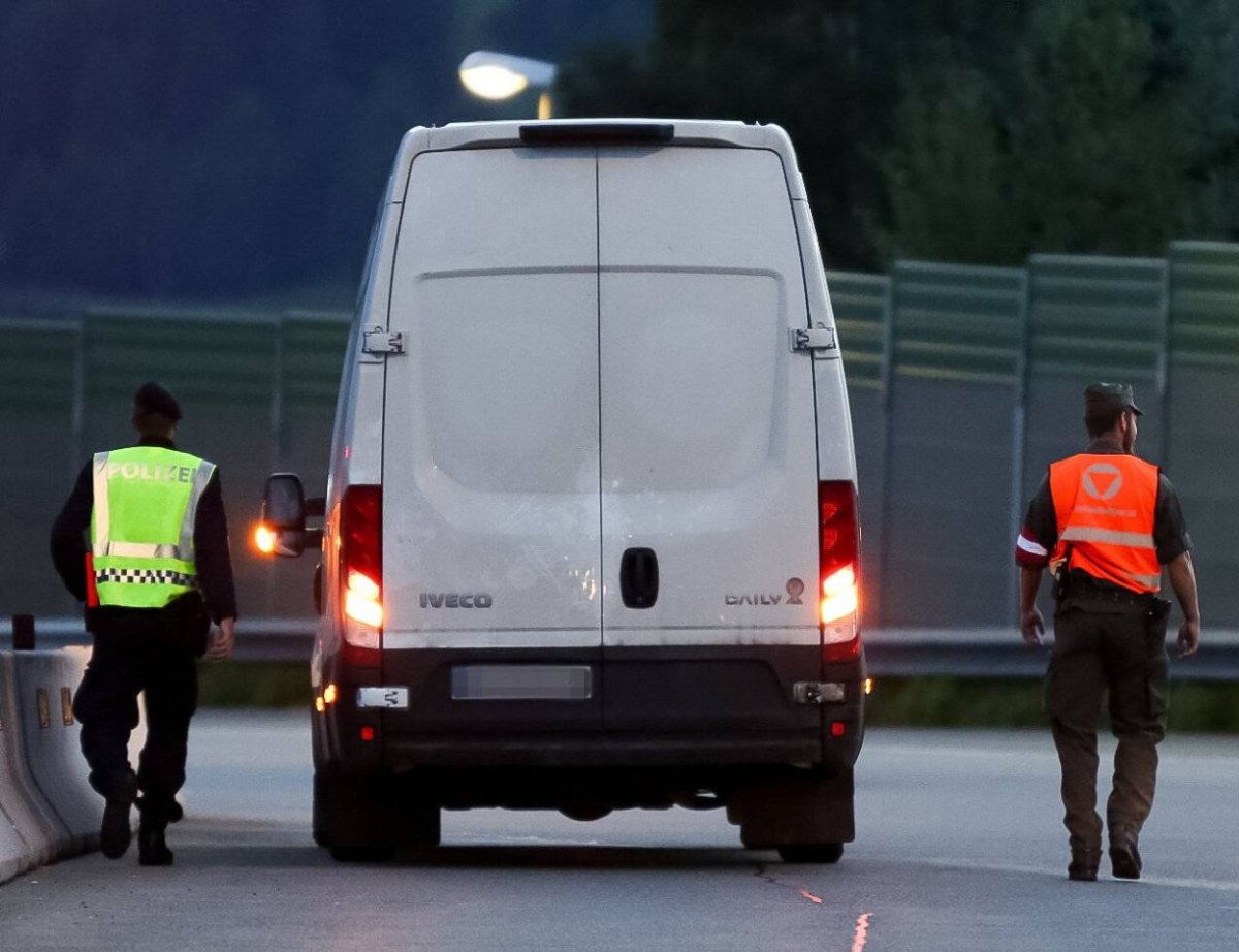 Bremen Transporter Kontrolle Grillhähnchen.jpg