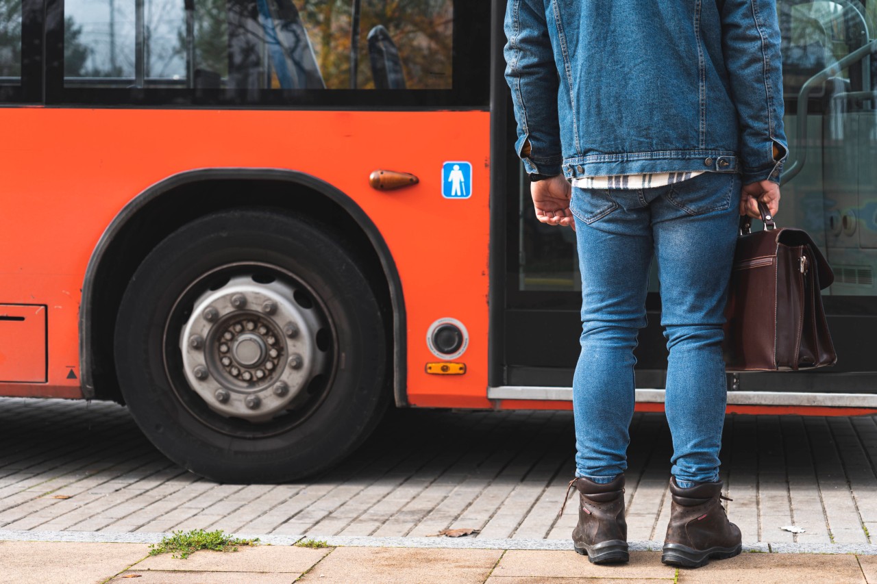 In Bremerhaven weigerte sich ein Mann, im Bus Maske zu tragen (Symbolbild).