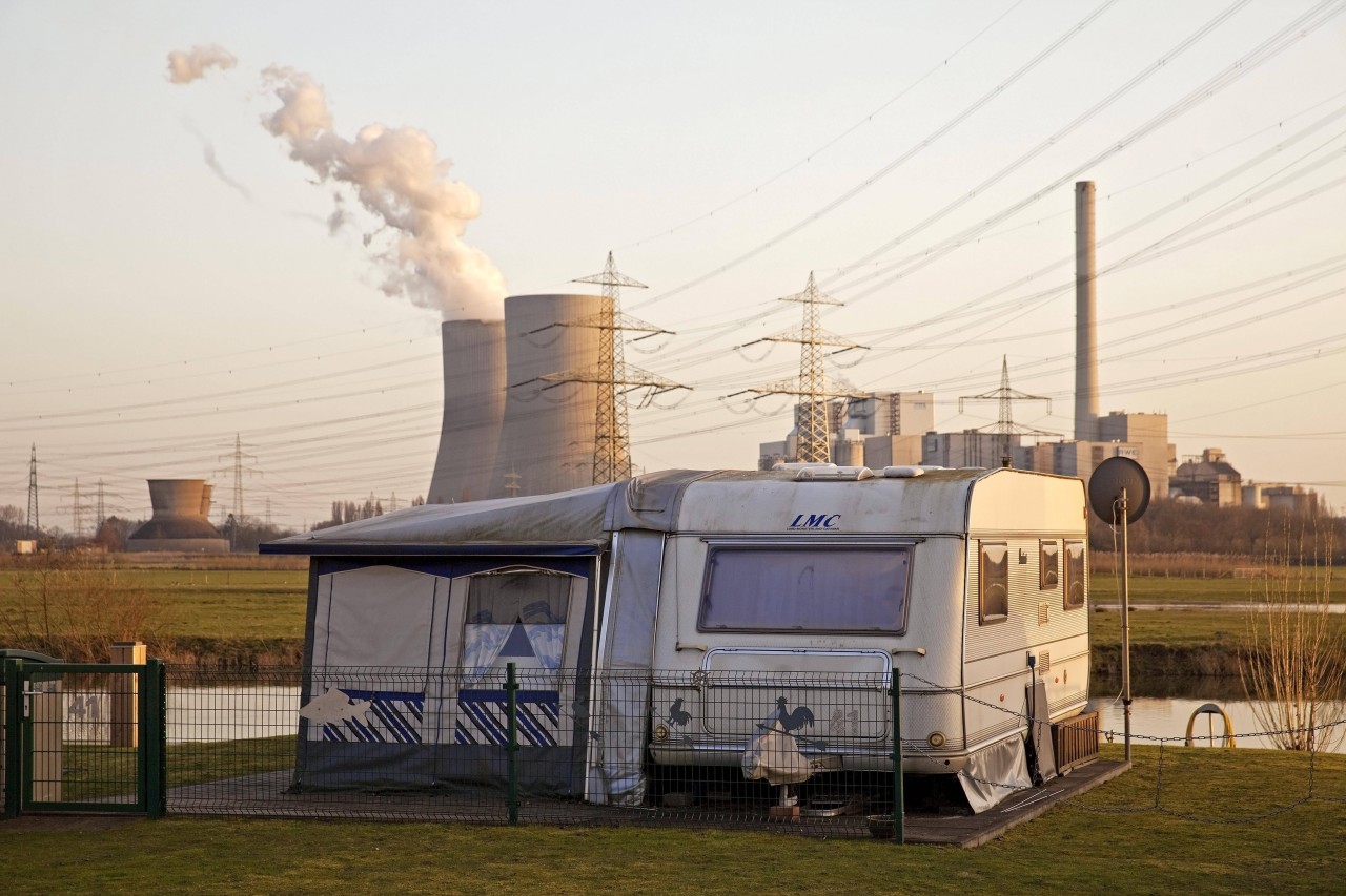 Der Camping-Platz von Achim Helbach liegt unweit eines Kraftwerks.