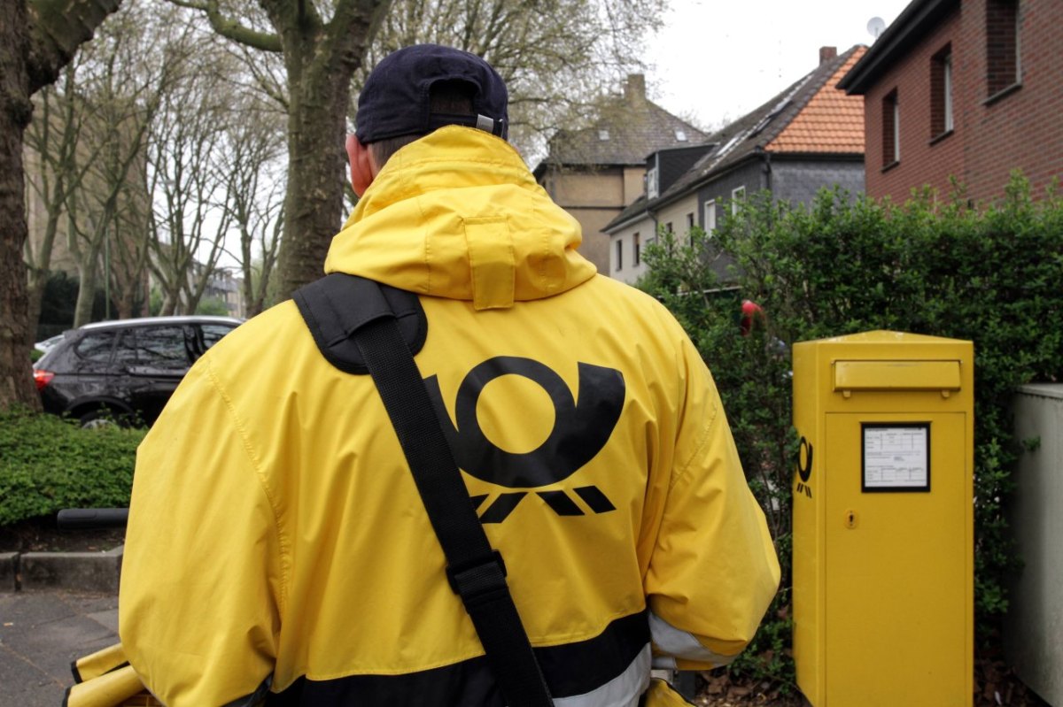 Deutsche Post Zusteller Regenjacke.jpg