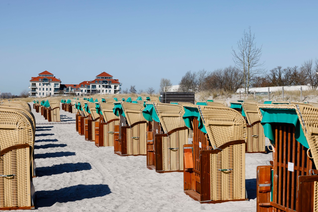 So leer werden die Strandkörbe auf Fehmarn schon bald nicht mehr sein.