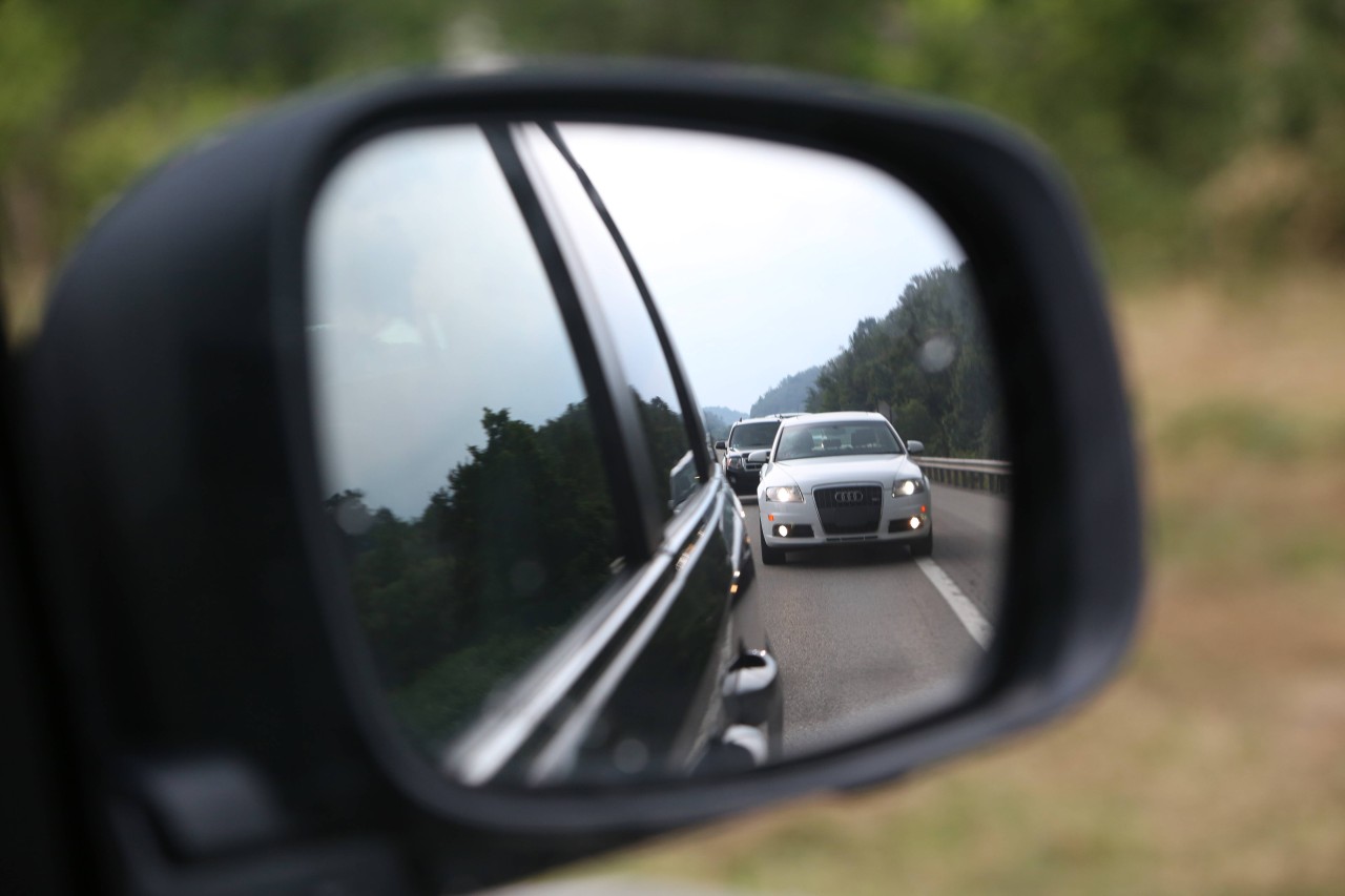 Eine Frau hat sich in einer Nachricht auf Facebook über Autofahrer beschwert. (Symbolbild)