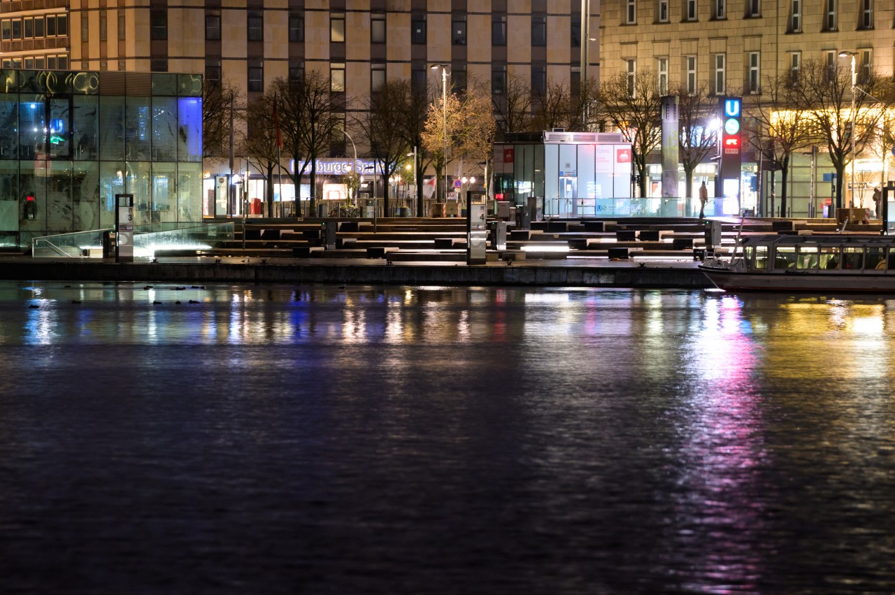 Silversternacht 2022: Hamburg gleicht auf dieser Aufnahme fast schon einer Geisterstadt.