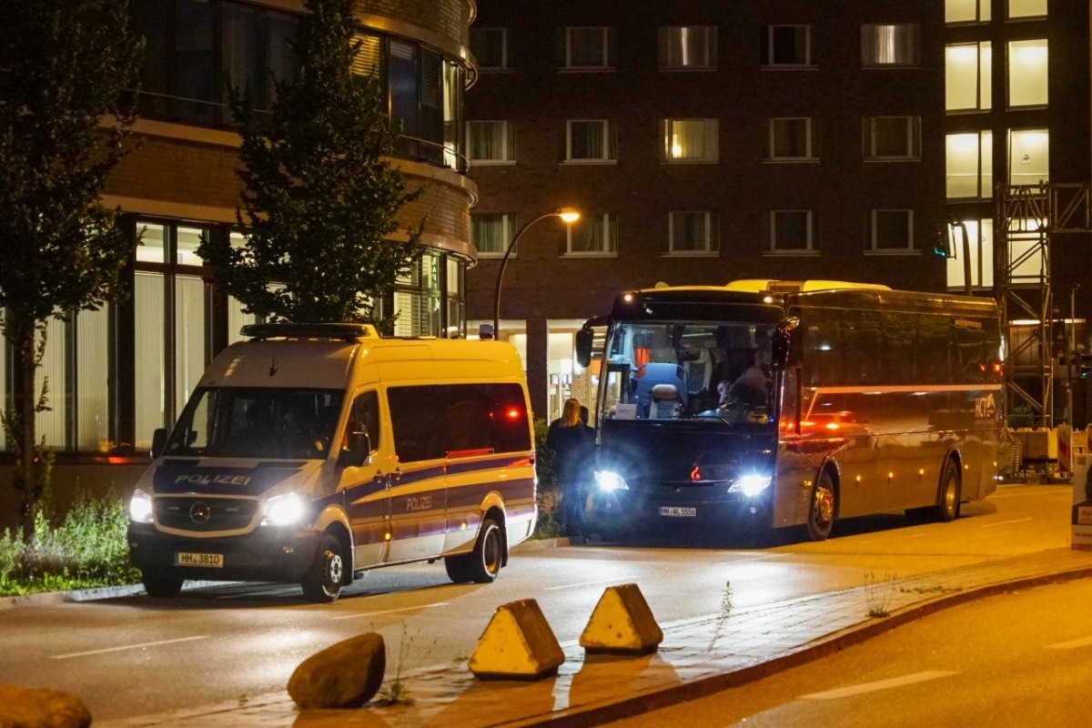 Hamburg Abschiebeaktion Polizei Ausländerbehörde.jpg