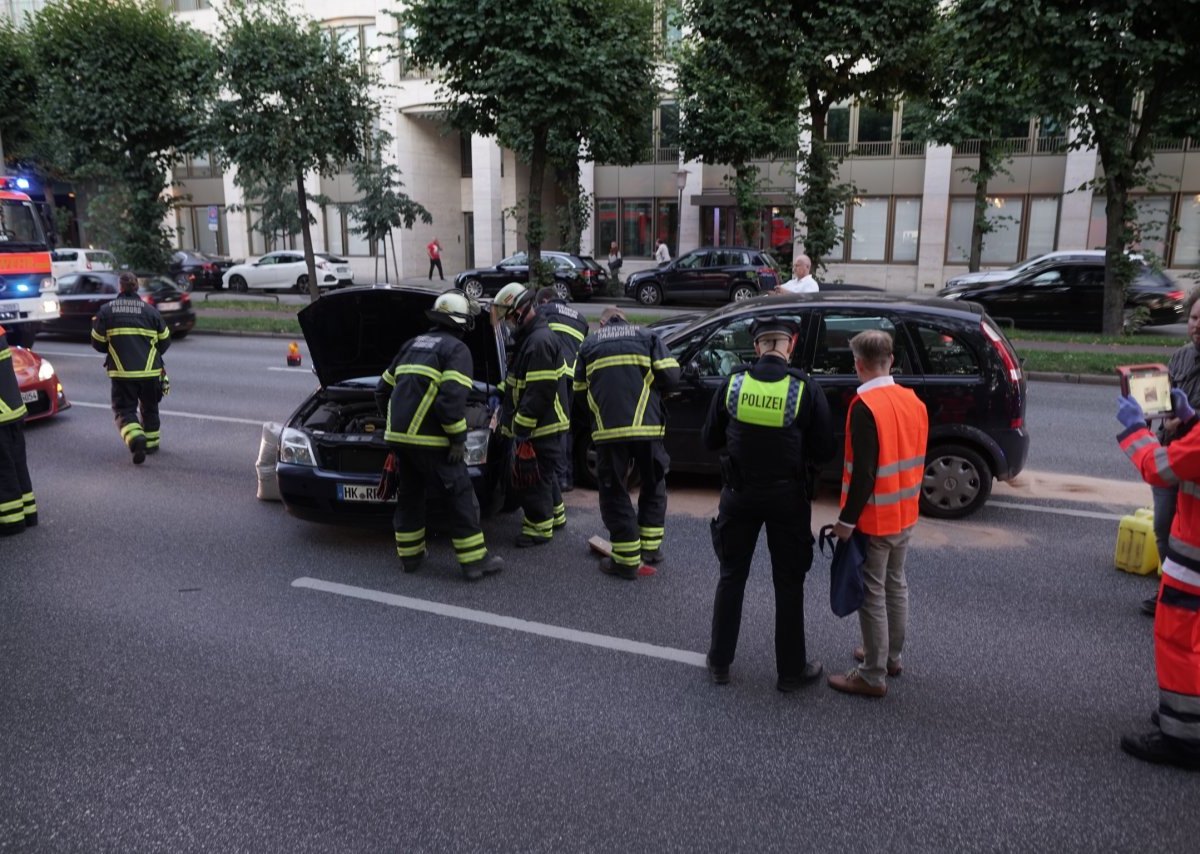 Hamburg Alster Opel Unfall Polizei