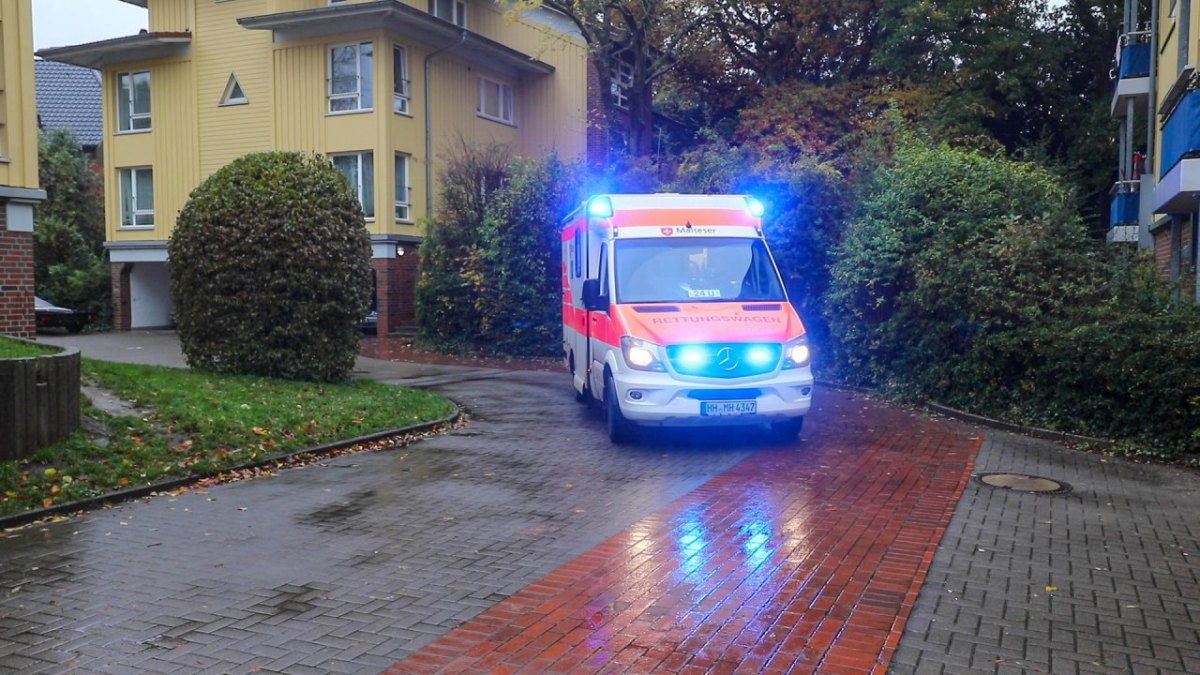 Hamburg Feuerwehreinsatz Kind Balkon.jpg