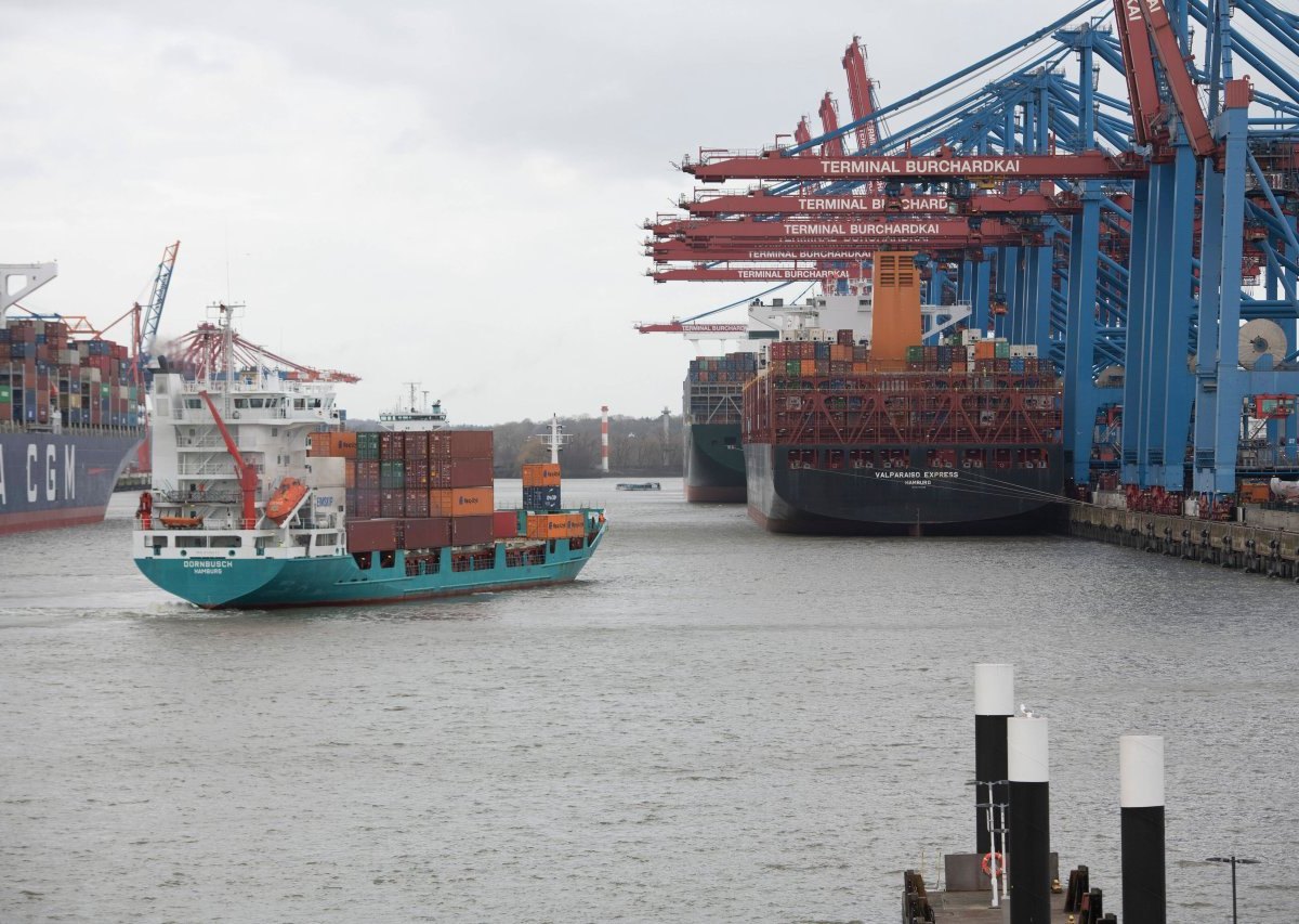 Hamburg Hafen Container Schiffe Wirtschaft Stau Coronavirus Coronakrise.jpg