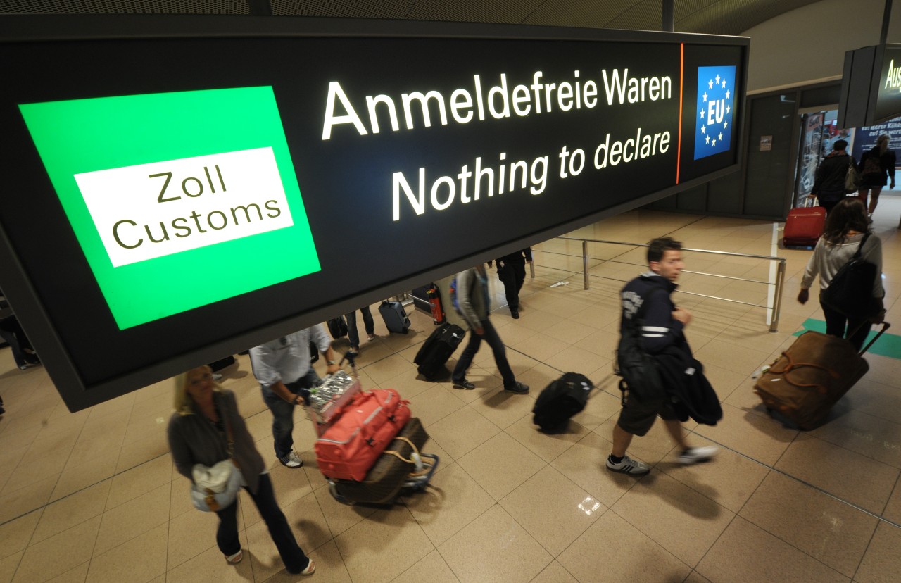 Der Juwelier versuchte seine Ware durch den „grünen Ausgang“ zu schmuggeln.