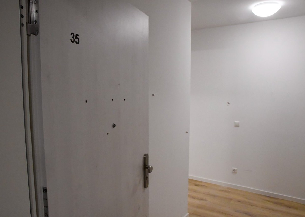 Hamburg Wohnungstür Anschlag.jpg