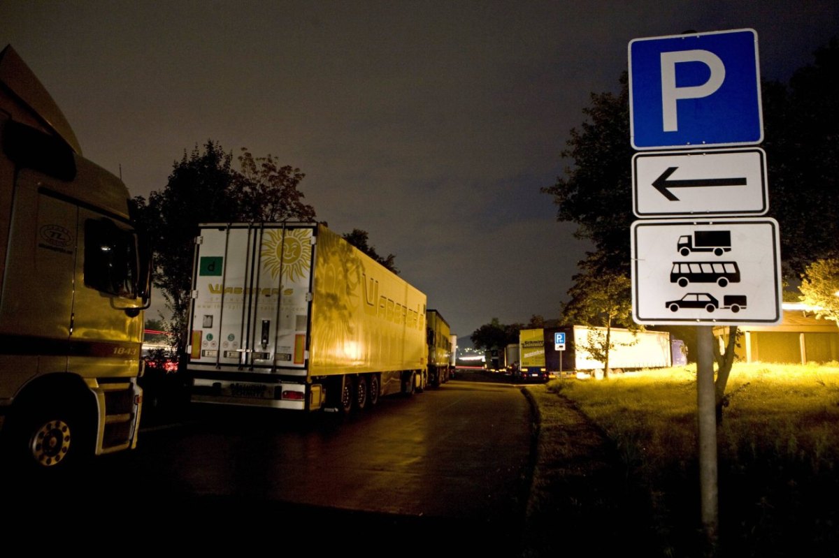 Hmaburg Parkplatz.jpg