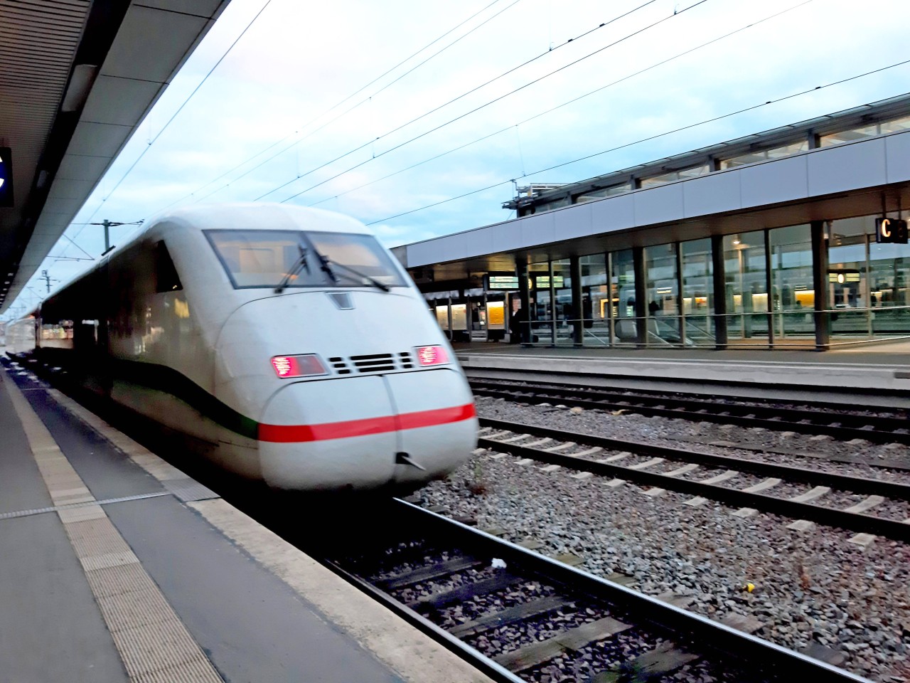 Der Fahrer des ICE in Neumünster reagierte rechtzeitig (Symbolfoto).