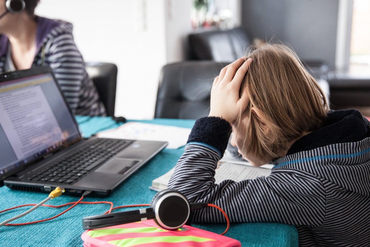 Homeschooling ist nicht selten eine Herausforderung für Kinder und Eltern.