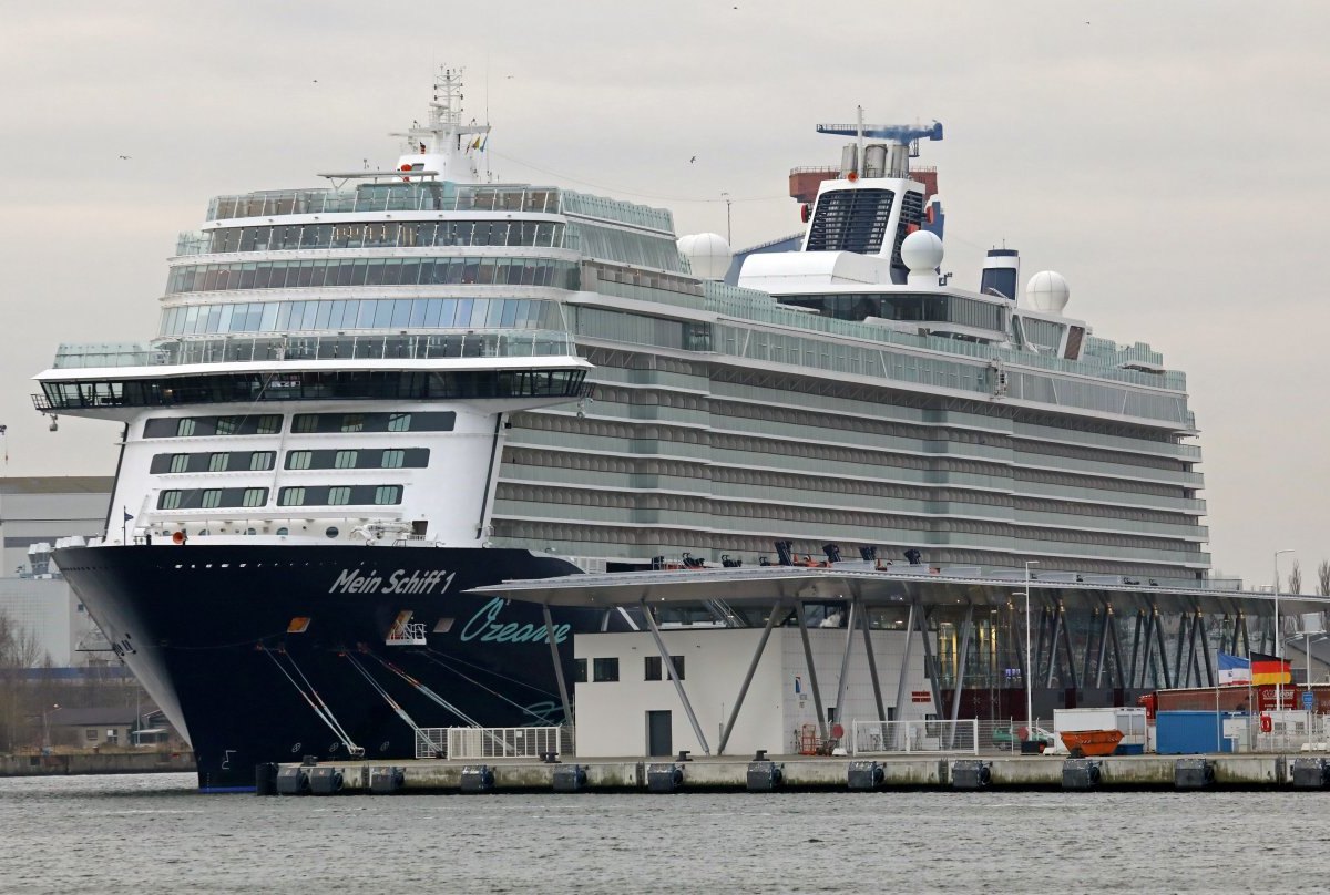 Mein Schiff 1 Rostock Warnemünde.jpg