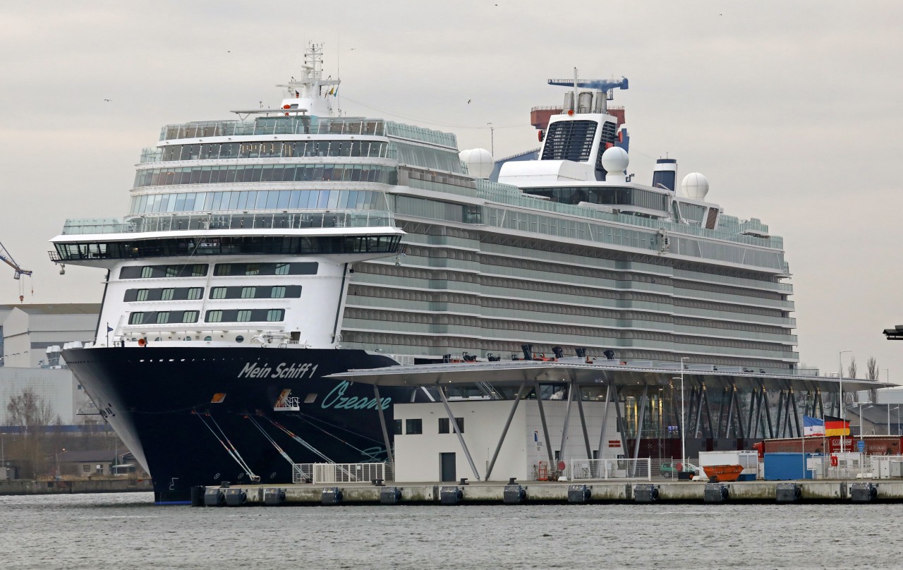 Die Reise ist vorbei, bevor sie überhaupt begonnen hat: Die „Mein Schiff“ 1 liegt vor Bremerhaven. (Symbolbild)