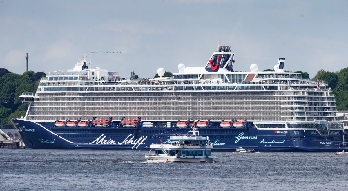 Mein Schiff Hamburg Kreuzfahrt.jpg