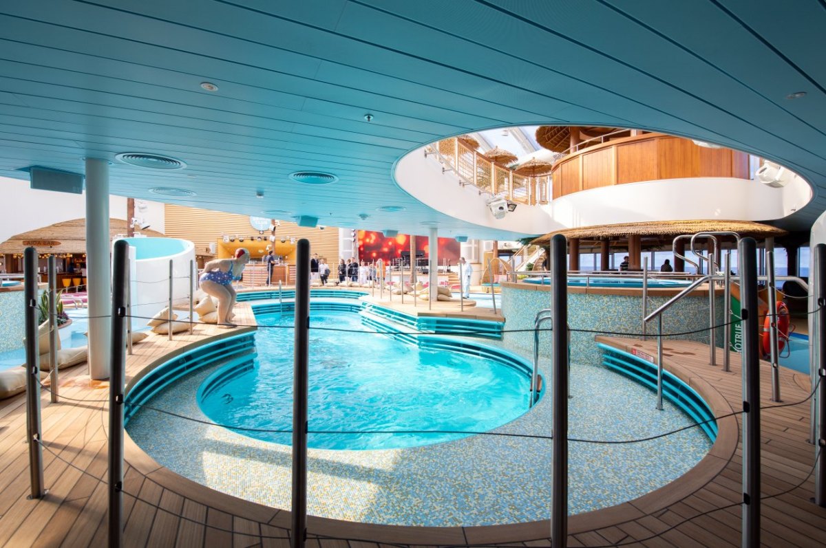 „Mein Schiff“ Whirlpool Wasser Pool aida nova aida cosma Urlaub