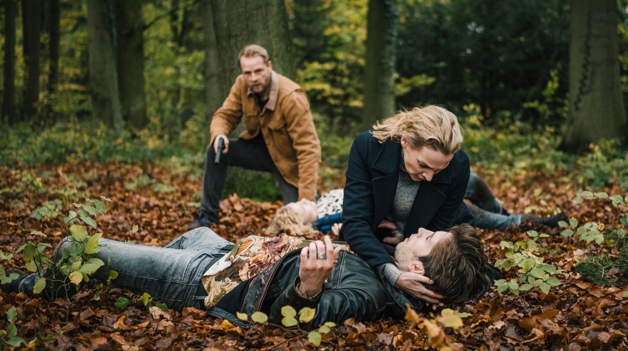 Hinnerk Schönemann (links) als Hauke Jacobs, Jana Klinge als Hannah Wagner und Slavko Popadic als Maik Lisek in einer Szene der ARD-Krimiserie „Nord bei Nordwest“.