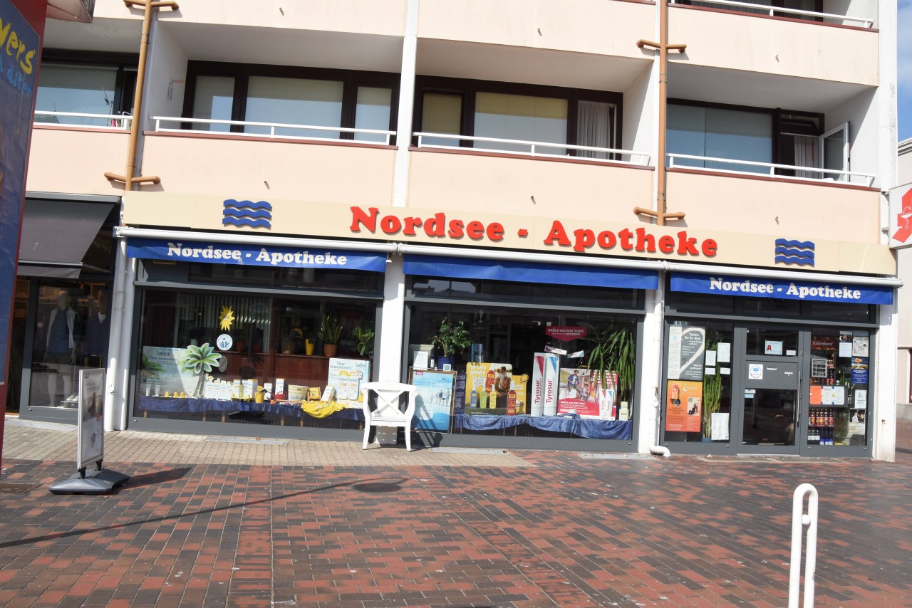 Eine der betroffenen Einrichtungen: Die Nordsee-Apotheke in der Strandstraße auf Sylt-Westerland.