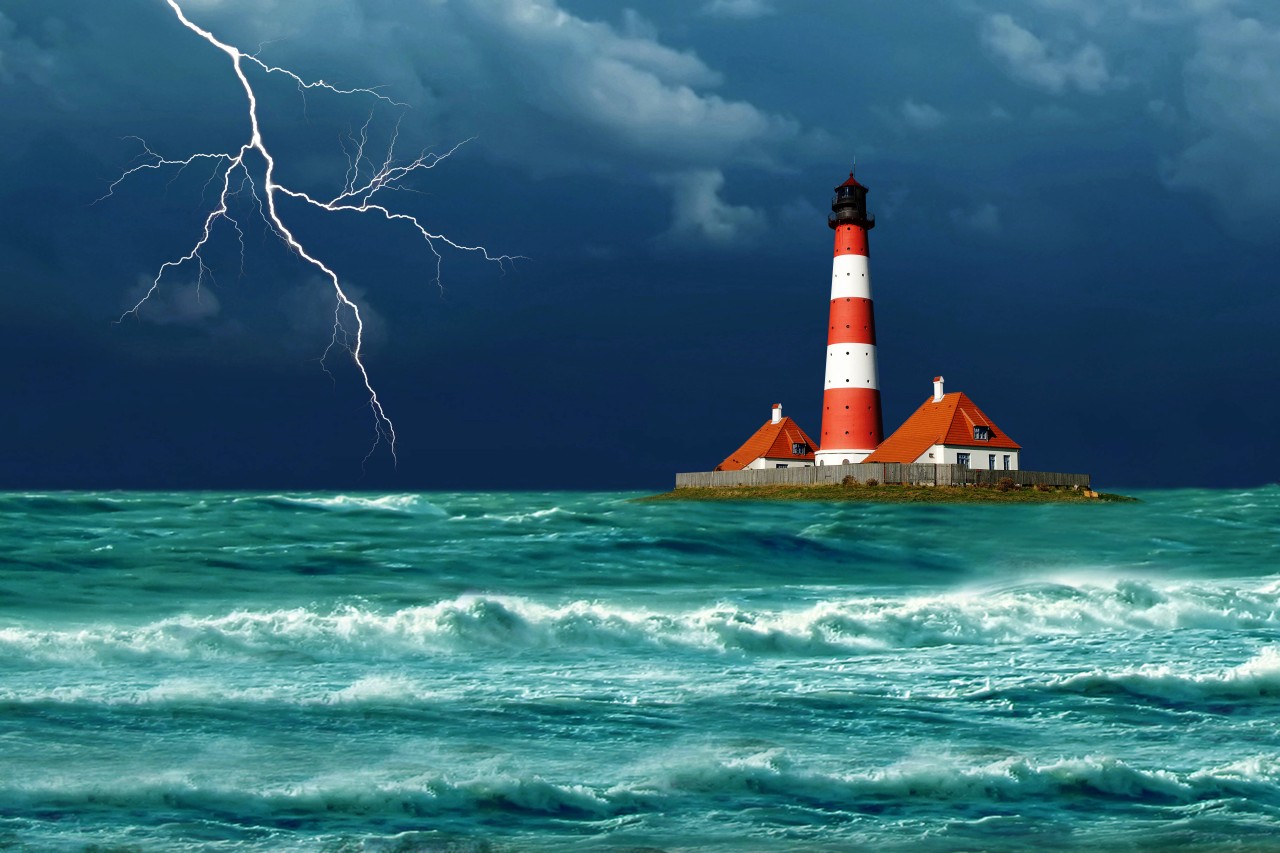 Eine Aufnahme vom Leuchtturm Westerhever an der Nordsee (Archivbild).