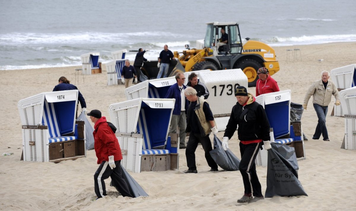 Nordsee Sylt Strand Maske Müll Cleanup