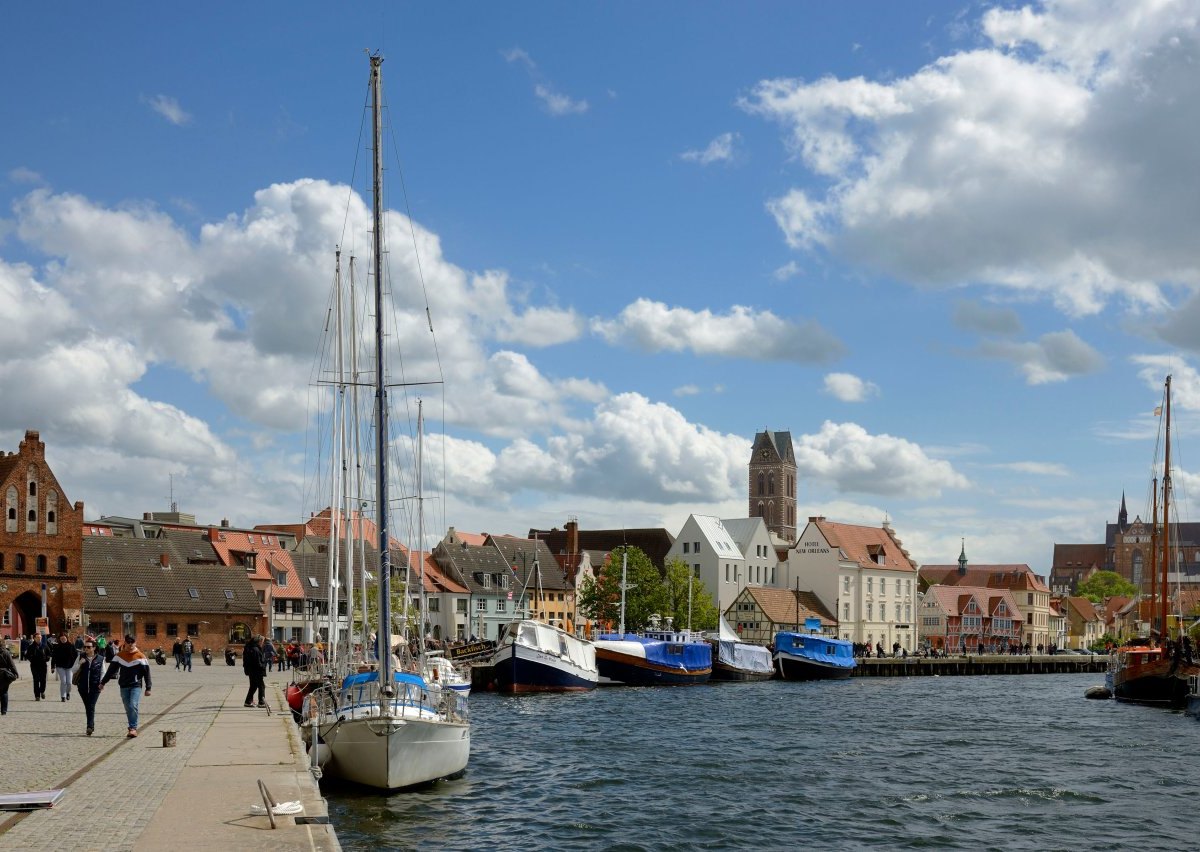 Ostsee Leiche Hafen entdeckt Polizei  Zeugen Wismar Hafenbecken