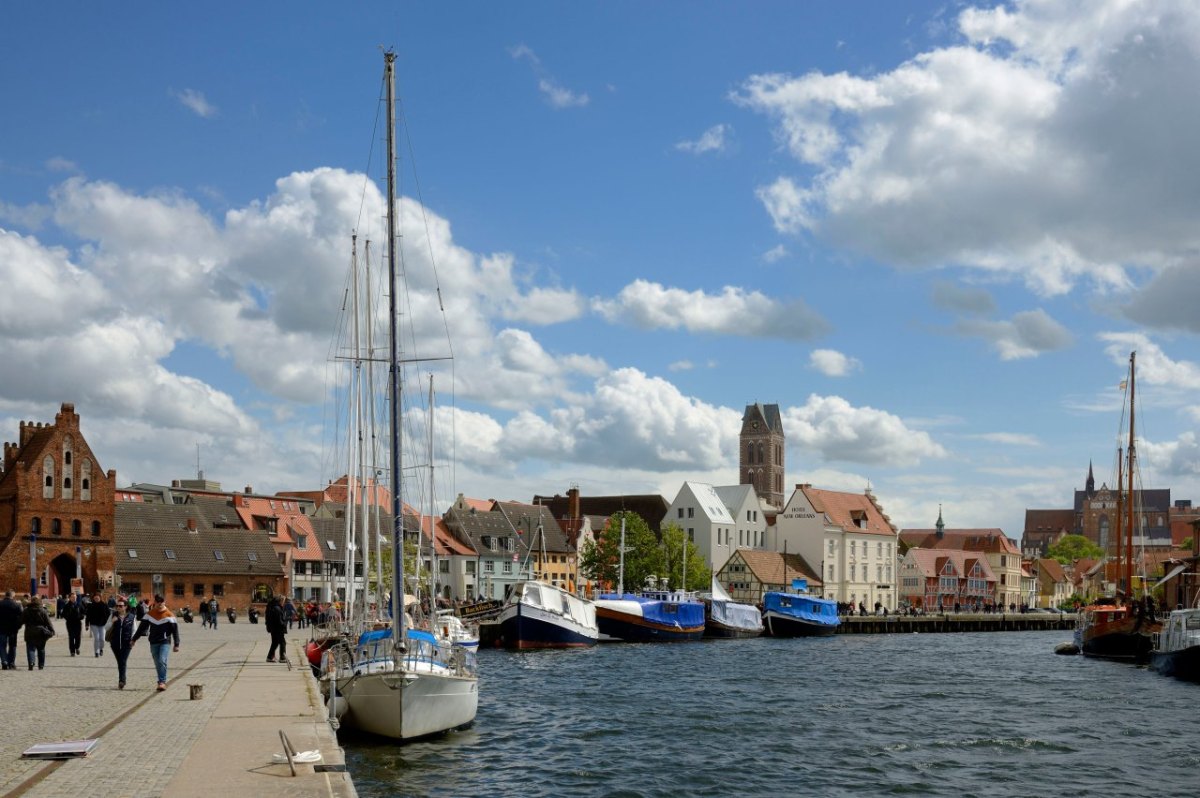 Ostsee Leiche Hafen entdeckt Polizei  Zeugen Wismar Hafenbecken