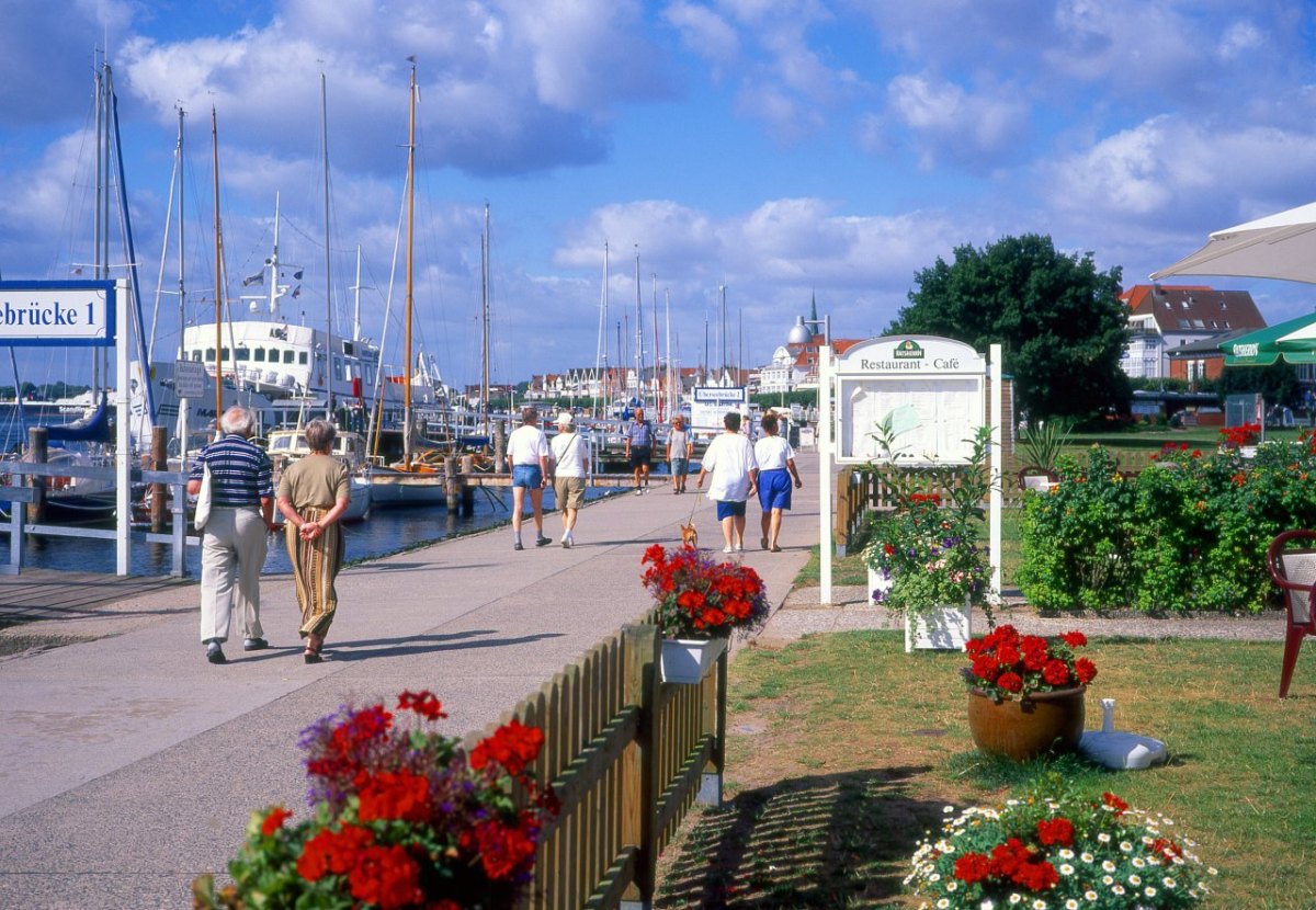 Ostsee Lübeck Travemünde Corona Urlaub Urlauber Schifffahrt RB-Schifffahrt