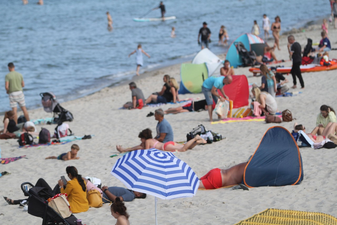 Auch im flachen Wasser der Ostsee kann der Badespaß schnell gefährlich werden.