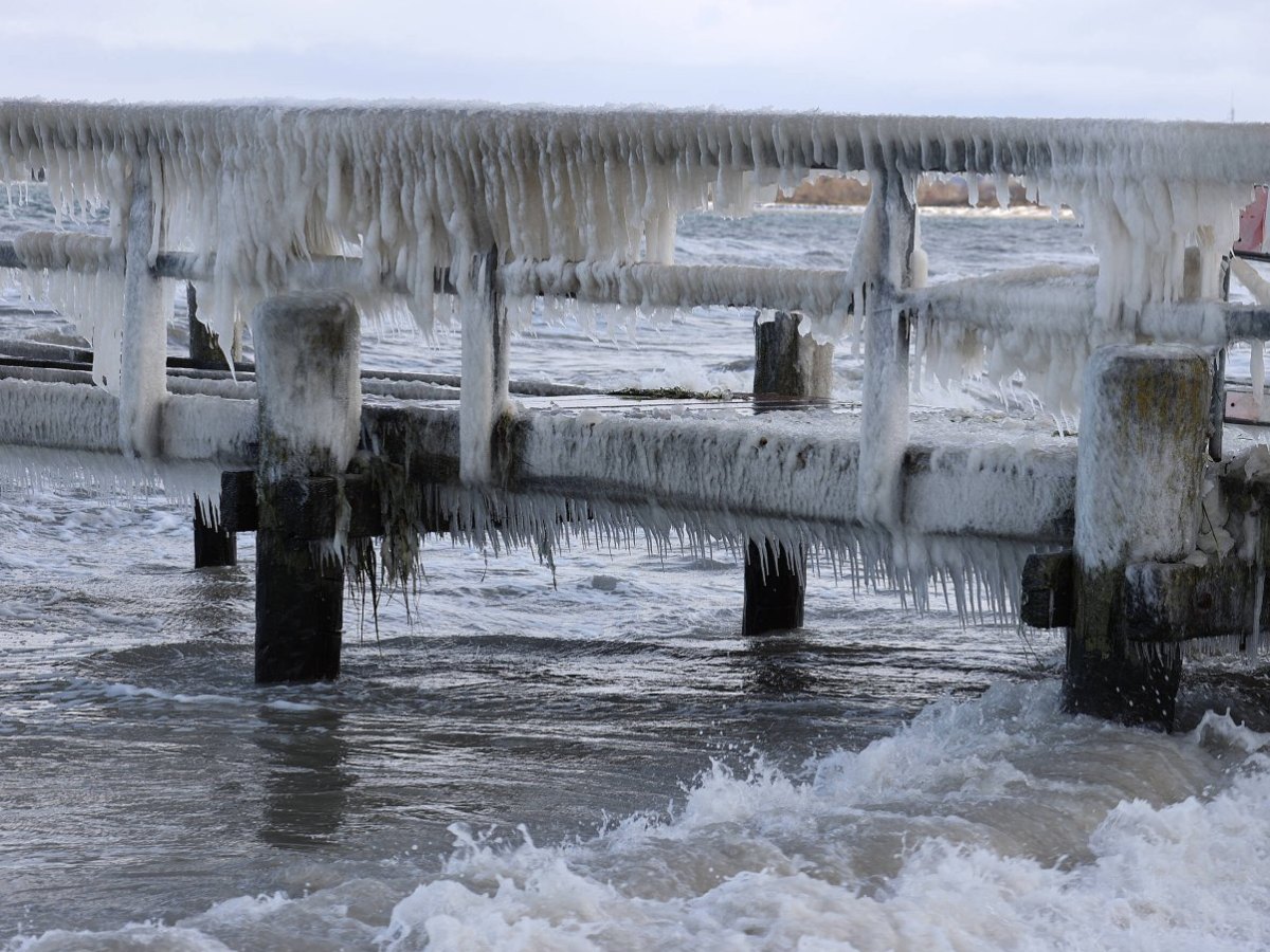 Ostsee Warnemünde Leuchtturm Lübeck Wetter Rügen Schnee Lake Effect Facebook