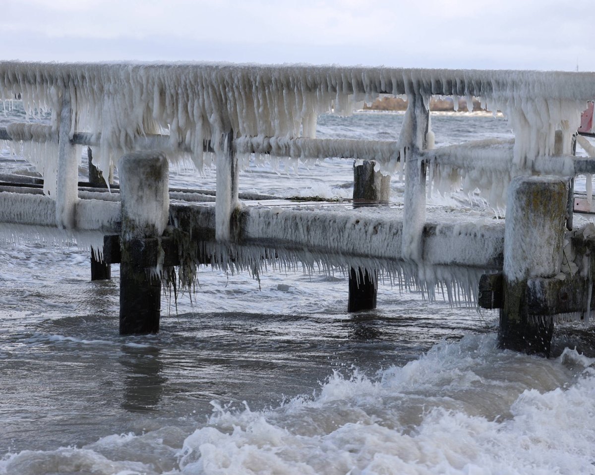 Ostsee Warnemünde Leuchtturm Lübeck Wetter Rügen Schnee Lake Effect Facebook