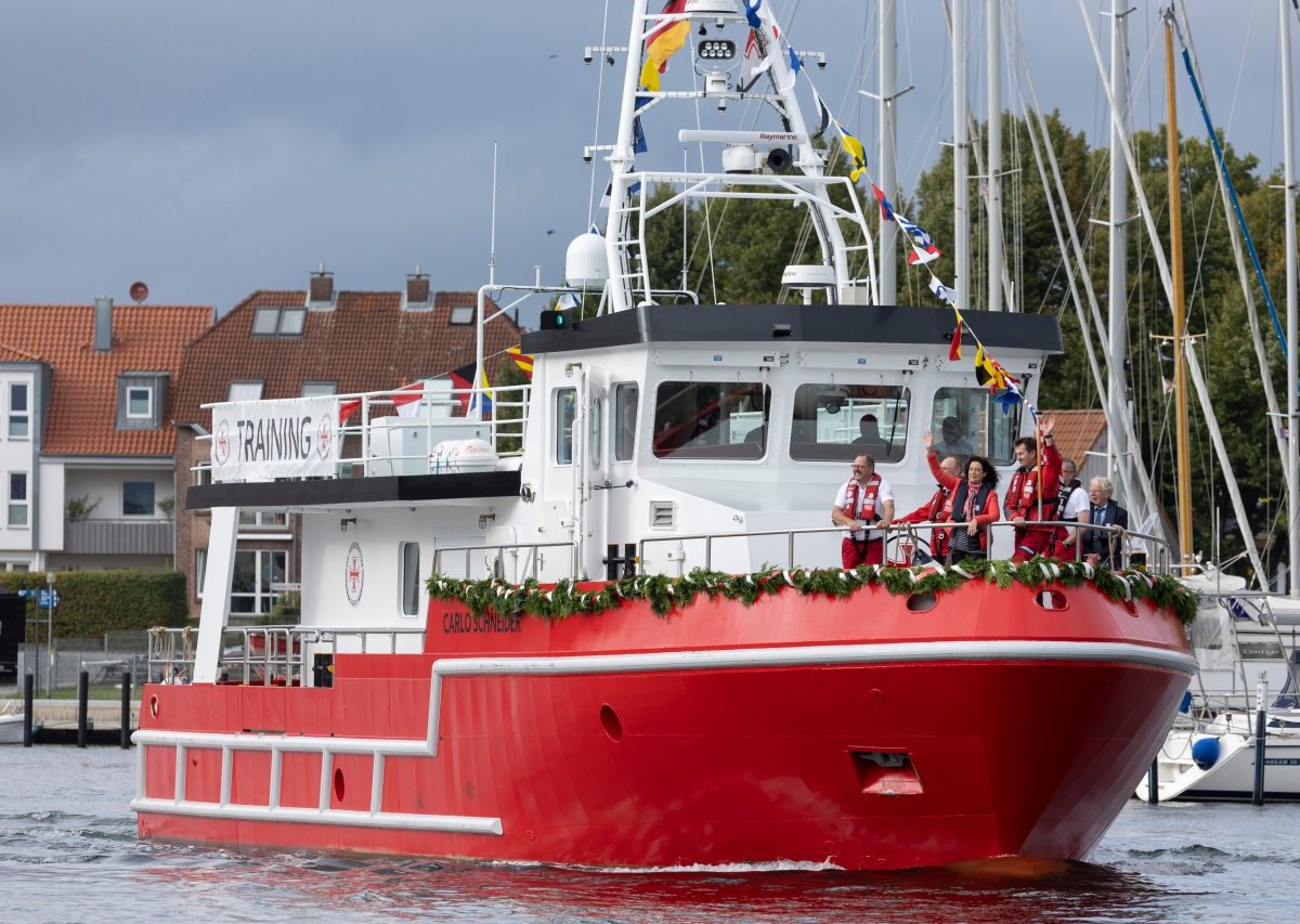 Ostsee Wussow Taufe Seenotretter-Trainingsschiff.jpg