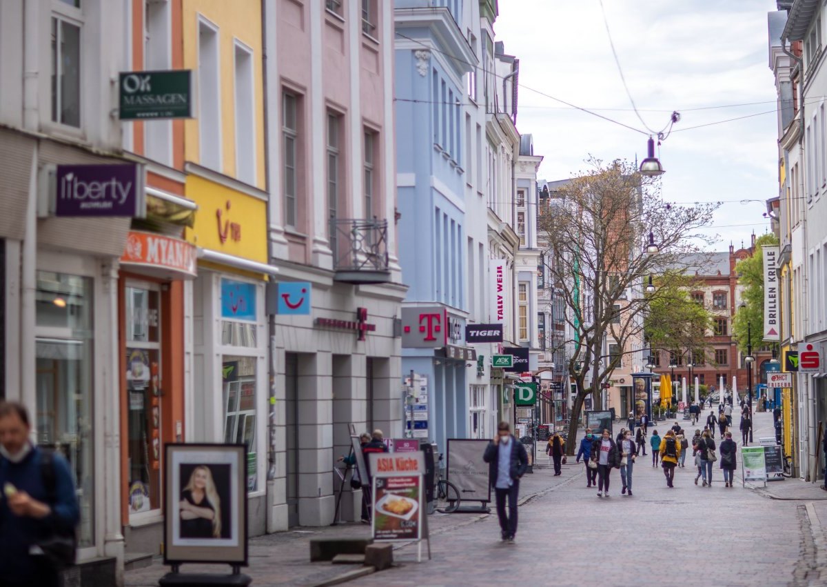 Rostock Kröpeliner Straße TK Maxx Hose Polizei Mann halbnackt Verkäuferin