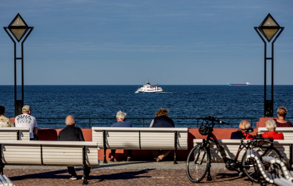 Rügen Fontäne Saugbagger Schiffe Küste Ostsee