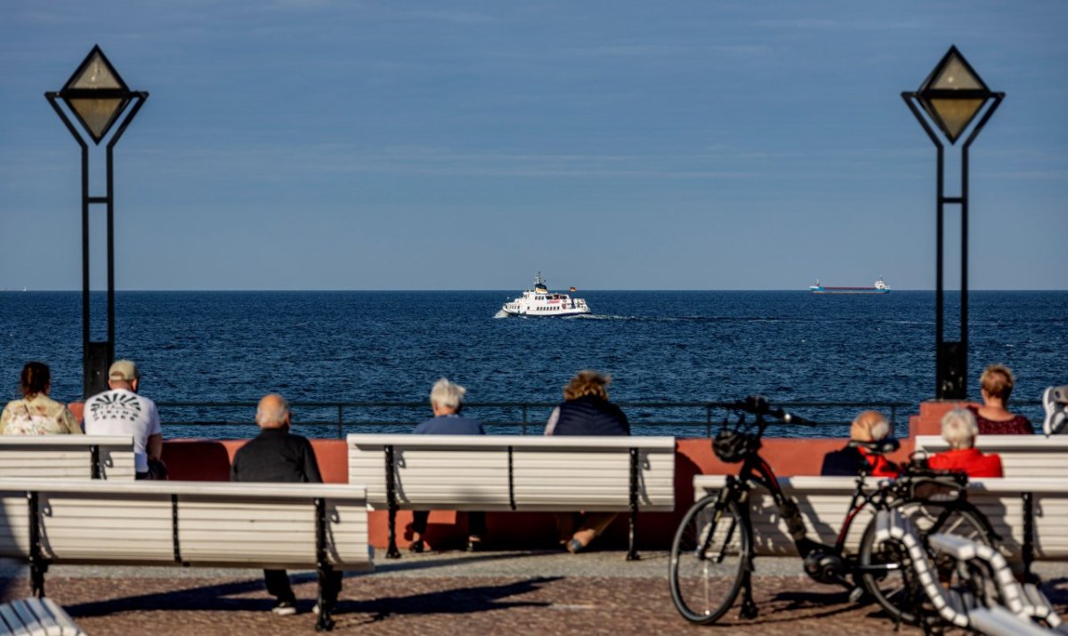 Rügen Fontäne Saugbagger Schiffe Küste Ostsee