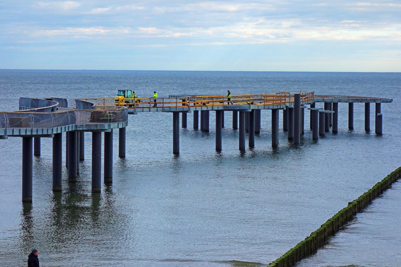 Die neue Seebrücke im Ostseebad Koserow auf Usedom, hier noch im Bau