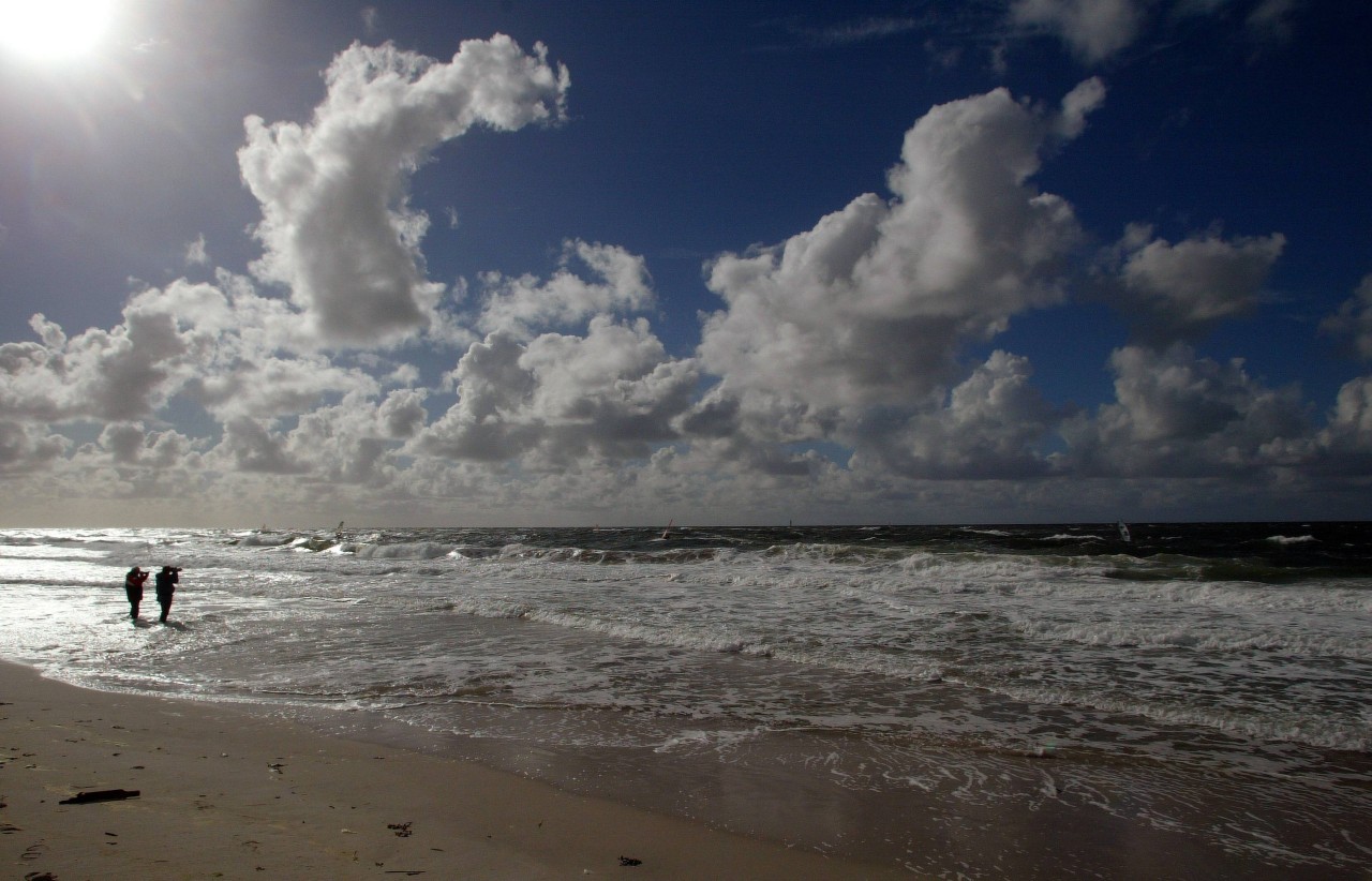 Fotografen unter der Sonne am Strand von Sylt (Symbolfoto).