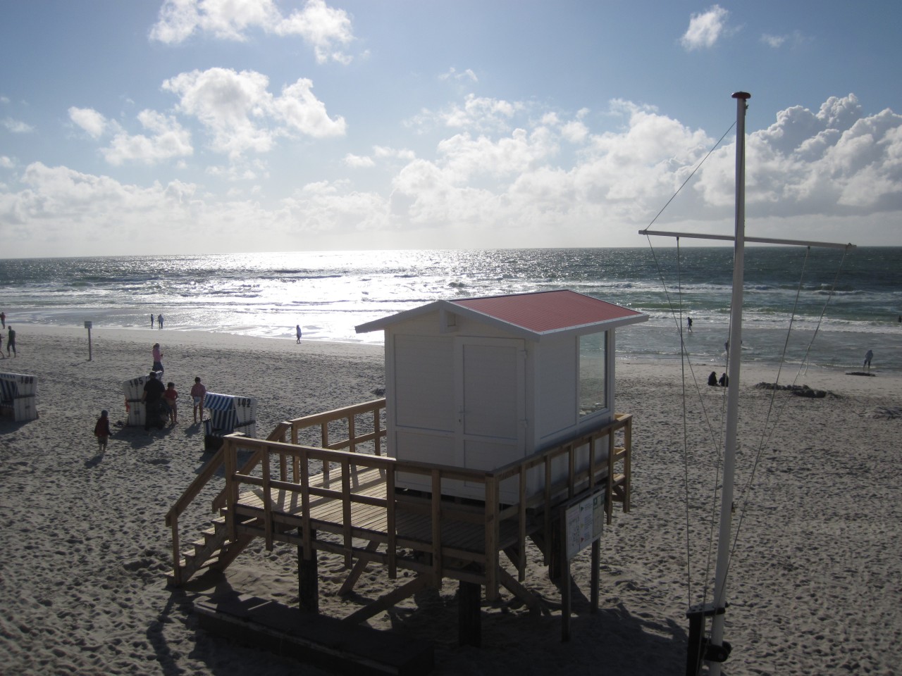 In Sylt ist ein Rettungsschwimmer bei einem Einsatz ums Leben gekommen (Symbolbild).