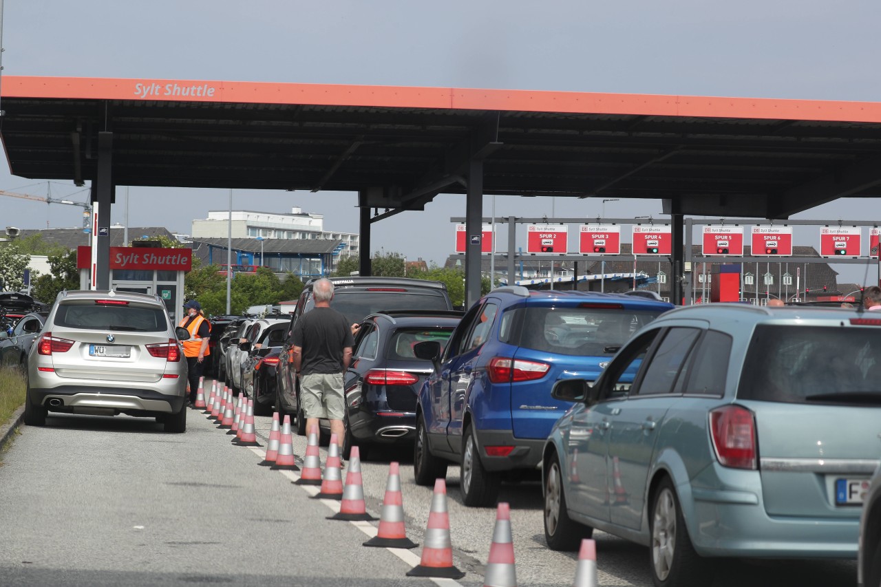 Am Sylt Shuttle müssen sich Urlauber am Wochenende auf lange Wartezeiten einstellen. 