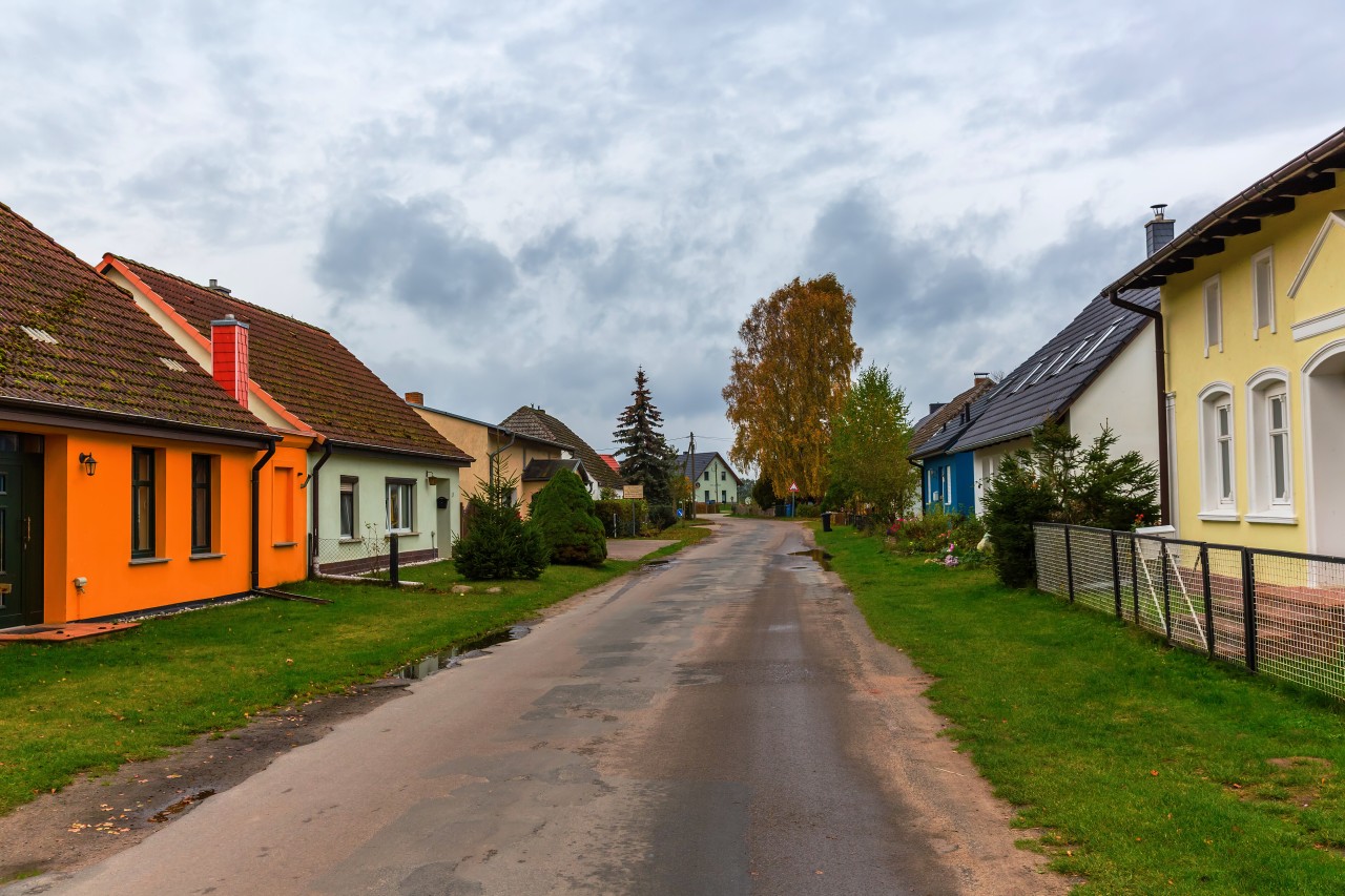 Die Straßen in den Gemeinen auf Usedom sind durch den Verkehr in einem schlechten Zustand (Symbolbild). 