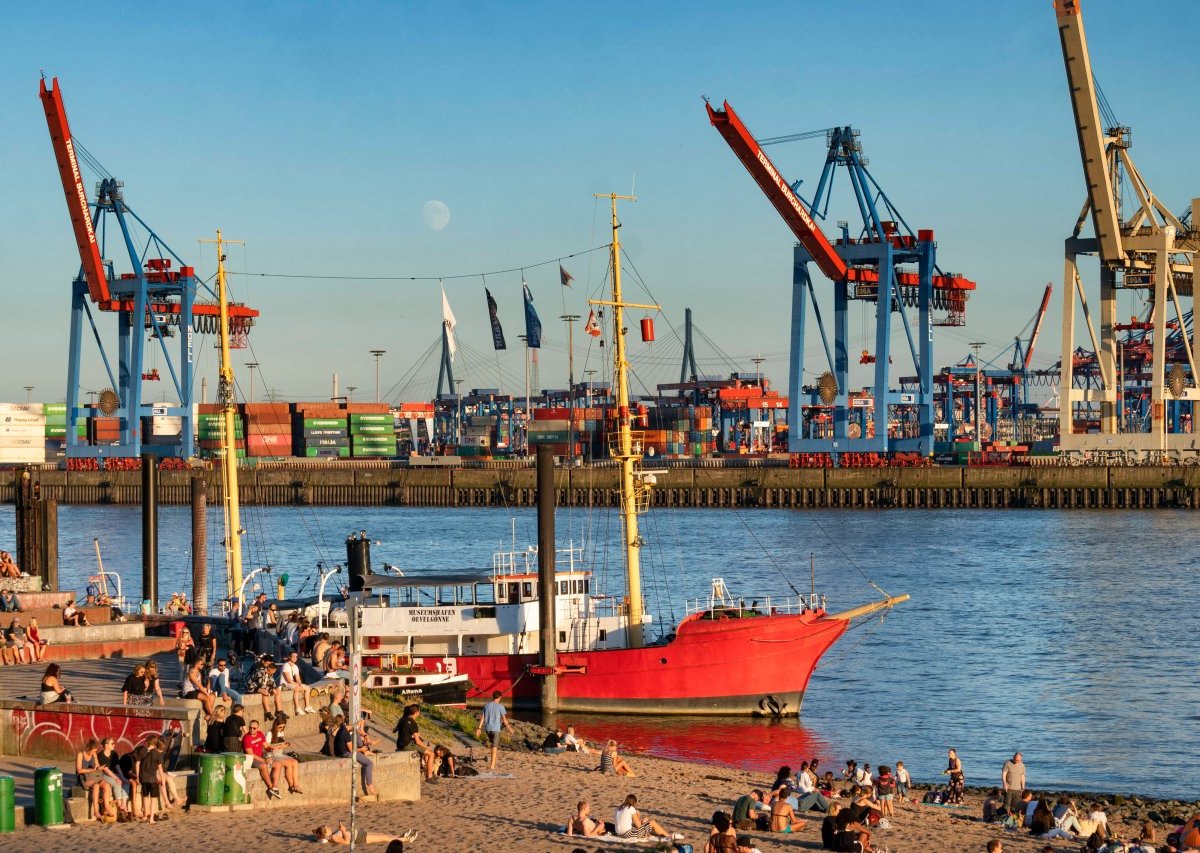 Wetter Hamburg Hafen Elbe Strand.jpg